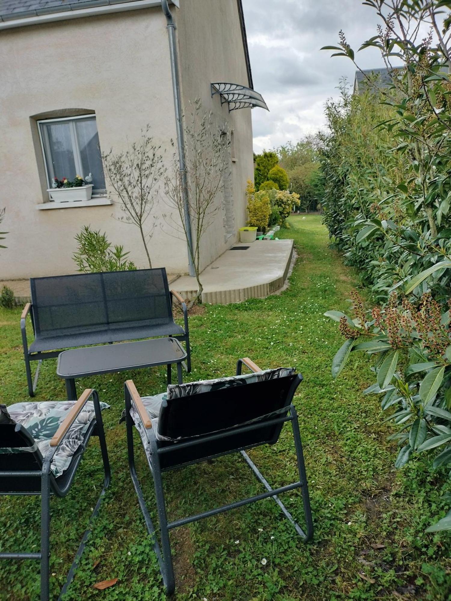 Un Studio Avec Une Entree Independante Thilouze Εξωτερικό φωτογραφία